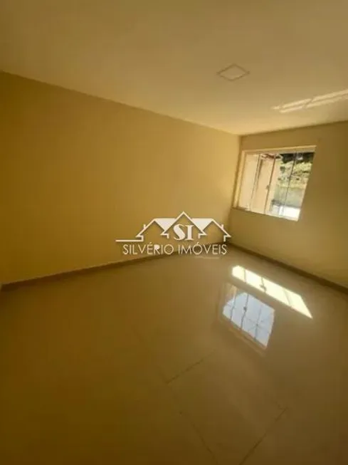 Foto 1 de Casa com 3 Quartos para alugar, 92m² em Carangola, Petrópolis