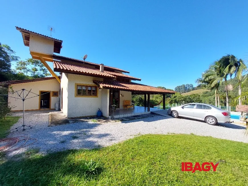 Foto 1 de Casa com 3 Quartos para alugar, 324m² em Boa Vista, Biguaçu