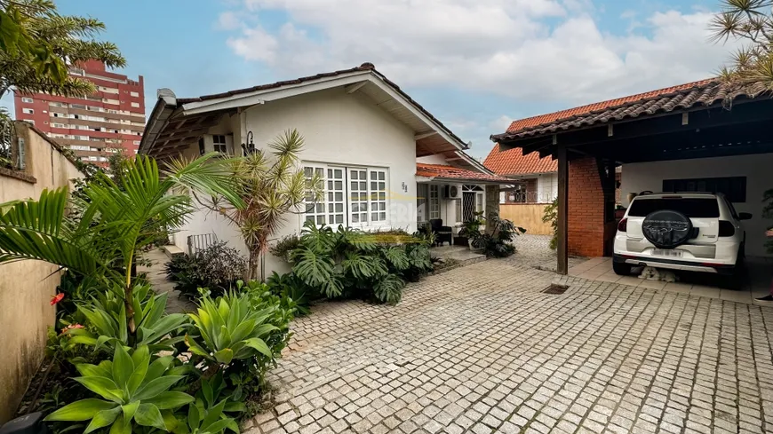 Foto 1 de Casa com 3 Quartos à venda, 166m² em Anita Garibaldi, Joinville