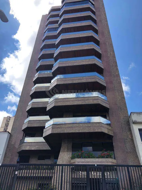 Foto 1 de Apartamento com 4 Quartos à venda, 246m² em Centro, Barbacena