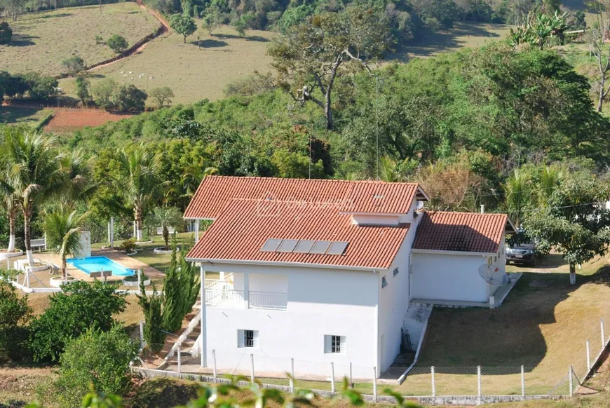 Foto 1 de Fazenda/Sítio com 3 Quartos à venda, 1500m² em Centro, Inconfidentes