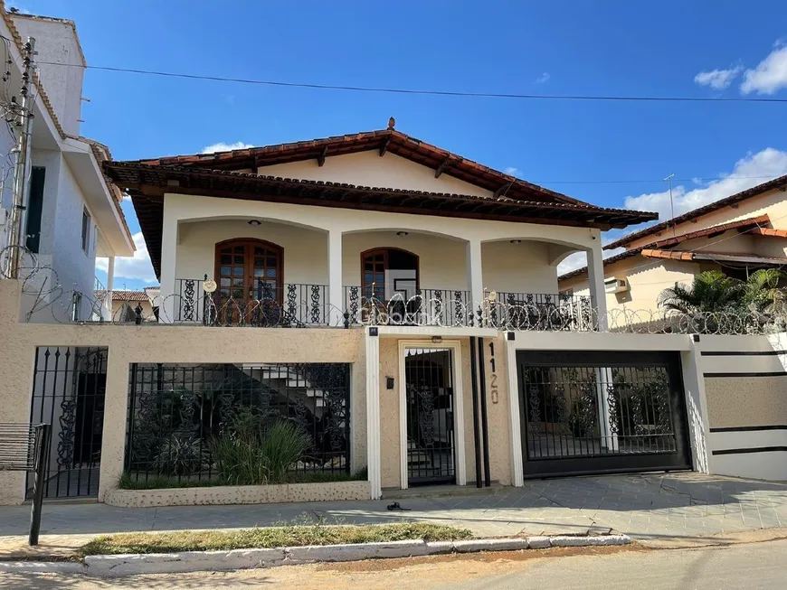 Foto 1 de Casa com 4 Quartos para alugar, 358m² em Jardim Panorama, Montes Claros