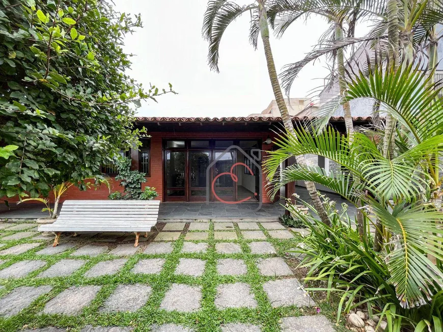 Foto 1 de Casa com 3 Quartos à venda, 251m² em Praia Campista, Macaé