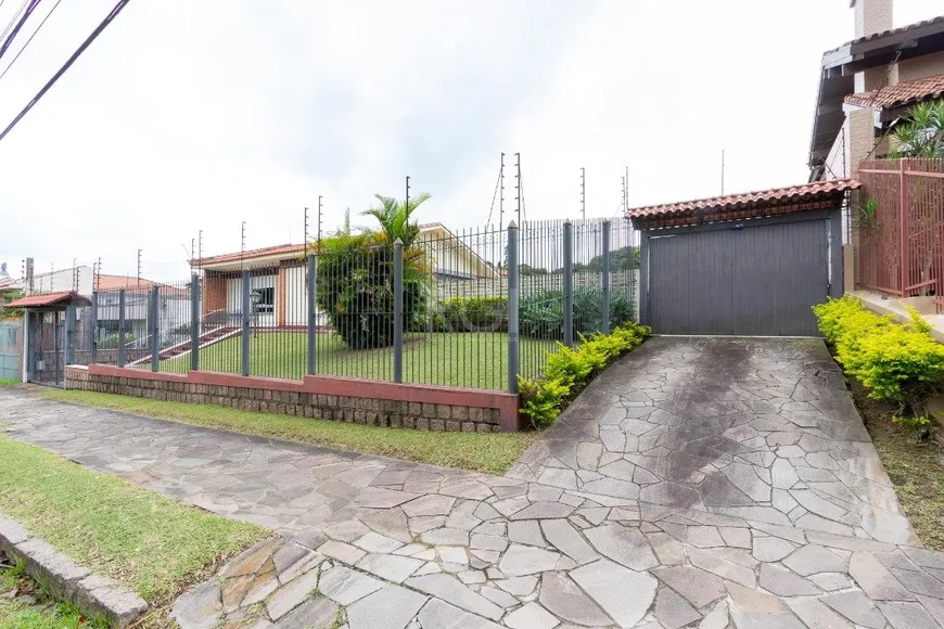 Foto 1 de Casa com 4 Quartos à venda, 279m² em Vila Assunção, Porto Alegre