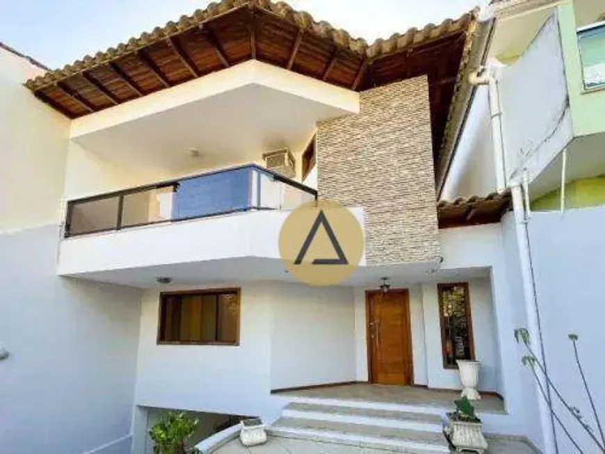 Foto 1 de Casa com 3 Quartos à venda, 220m² em Glória, Macaé