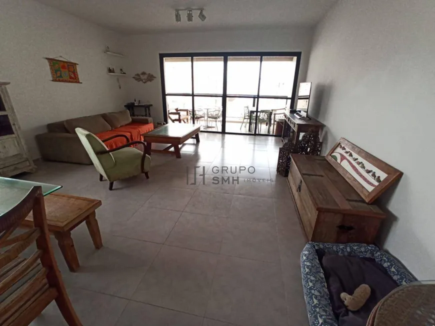 Foto 1 de Apartamento com 4 Quartos à venda, 200m² em Praia das Pitangueiras, Guarujá