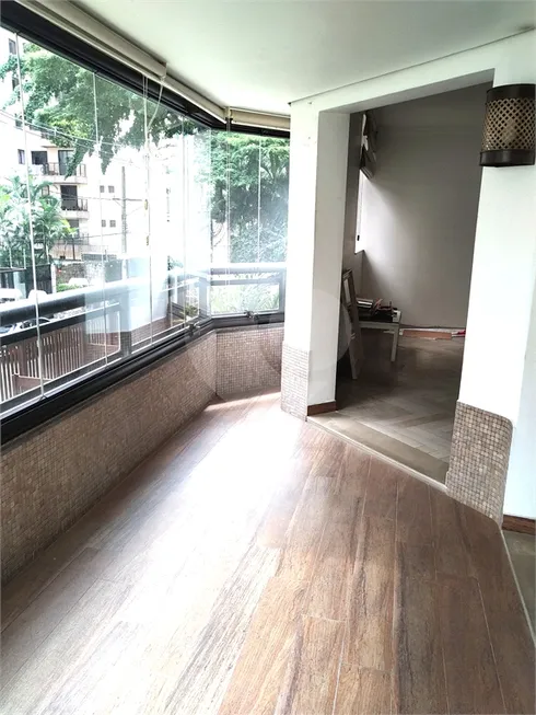 Foto 1 de Apartamento com 3 Quartos à venda, 150m² em Jardim Europa, São Paulo
