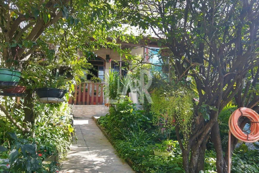 Foto 1 de Casa com 4 Quartos à venda, 182m² em Santo Antônio, Belo Horizonte