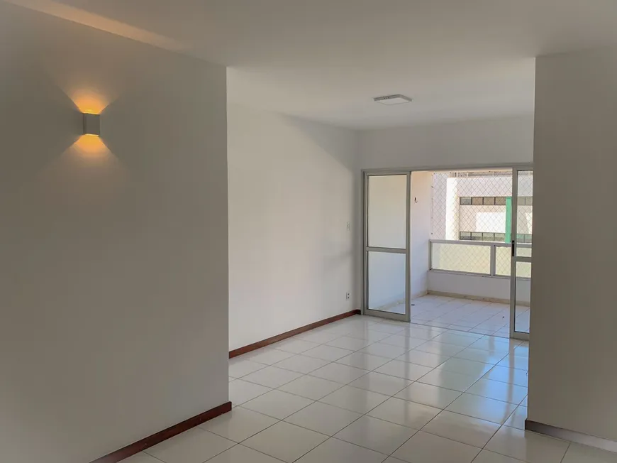 Foto 1 de Apartamento com 3 Quartos para alugar, 123m² em Loteamento Aquarius, Salvador