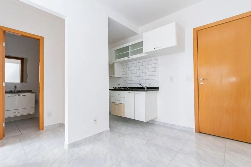 Foto 1 de Apartamento com 1 Quarto para alugar, 34m² em Centro, Curitiba