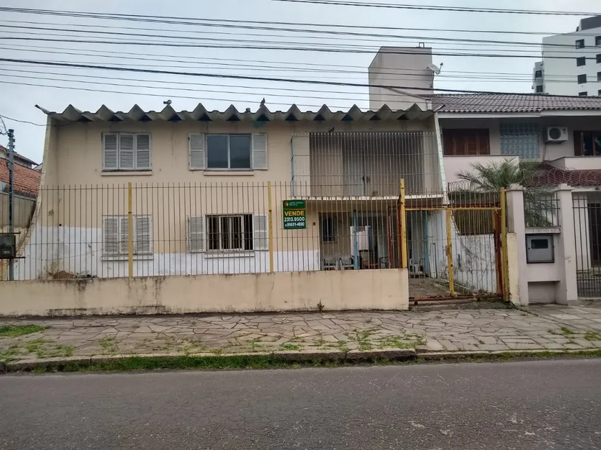 Foto 1 de Sobrado com 5 Quartos à venda, 180m² em Jardim Itú Sabará, Porto Alegre