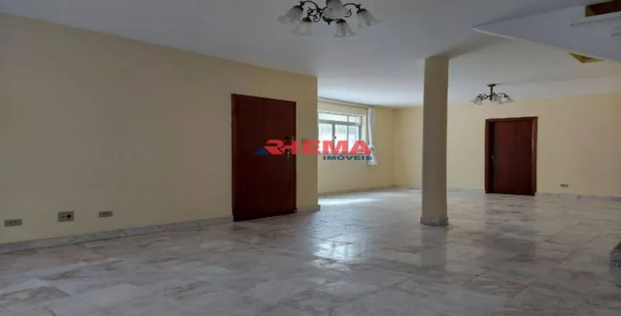 Foto 1 de Sobrado com 3 Quartos à venda, 330m² em Gonzaga, Santos