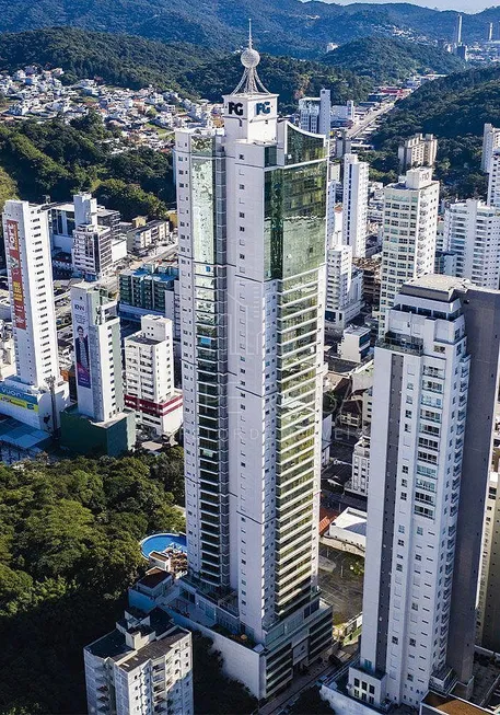 Foto 1 de Apartamento com 3 Quartos para alugar, 117m² em Dos Pioneiros, Balneário Camboriú