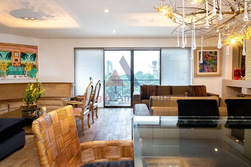 Foto 1 de Apartamento com 3 Quartos à venda, 240m² em Jardins, São Paulo