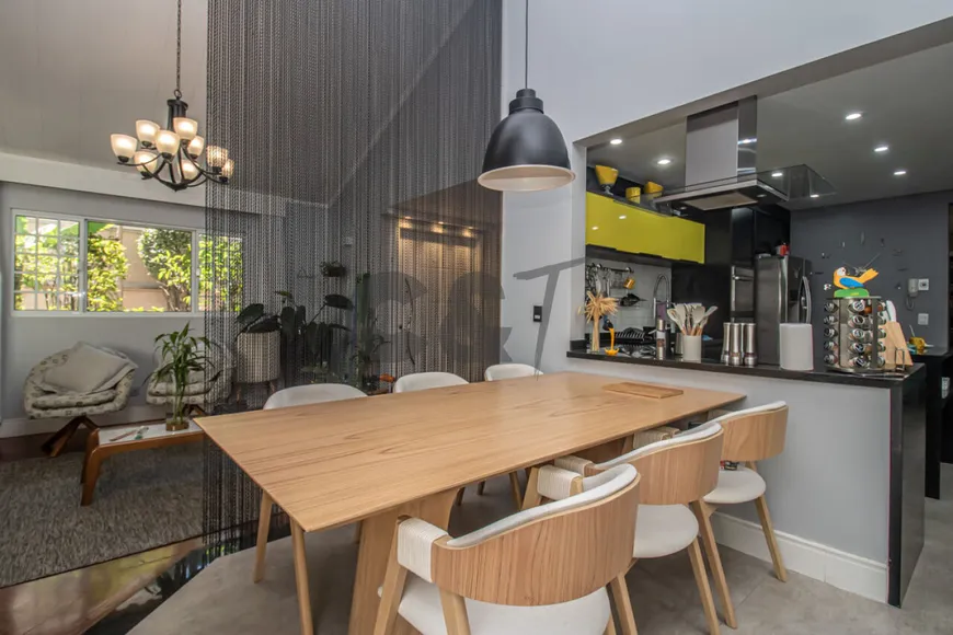 Foto 1 de Casa de Condomínio com 3 Quartos à venda, 260m² em Granja Julieta, São Paulo