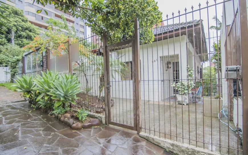 Foto 1 de Casa com 2 Quartos à venda, 100m² em Mont' Serrat, Porto Alegre