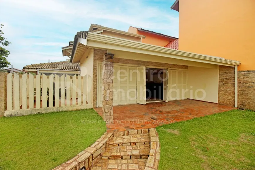 Foto 1 de Casa com 3 Quartos à venda, 225m² em Jardim Beira Mar, Peruíbe
