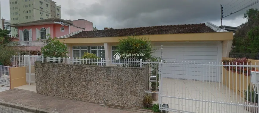 Foto 1 de Casa com 4 Quartos à venda, 310m² em Beira Mar, Florianópolis