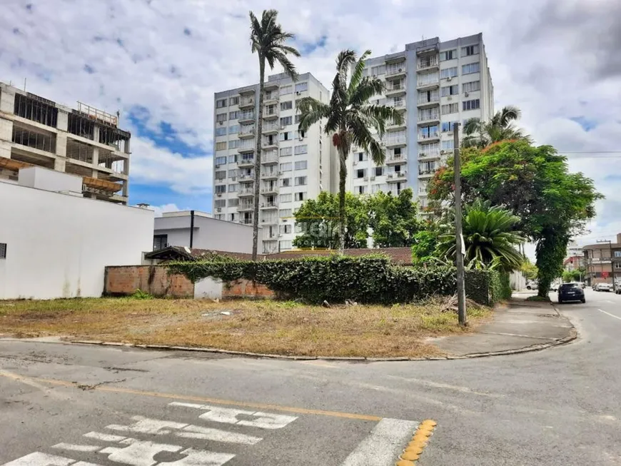 Foto 1 de Lote/Terreno à venda, 359m² em América, Joinville