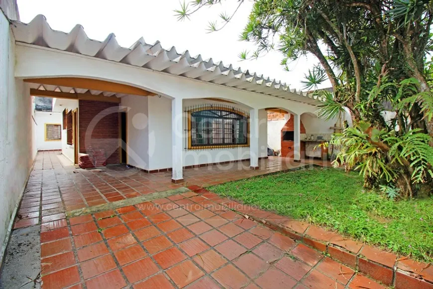 Foto 1 de Casa com 3 Quartos à venda, 149m² em Belmira Novaes, Peruíbe