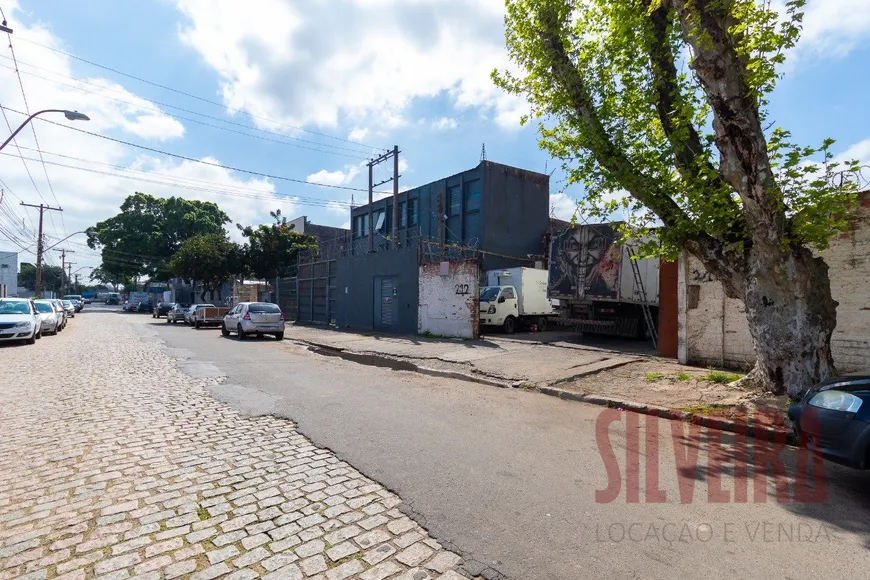 Foto 1 de Lote/Terreno à venda, 900m² em Navegantes, Porto Alegre