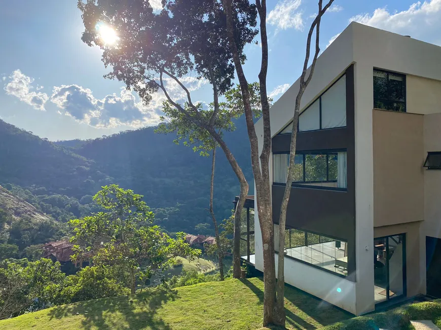 Foto 1 de Casa de Condomínio com 4 Quartos à venda, 172m² em Secretário, Petrópolis