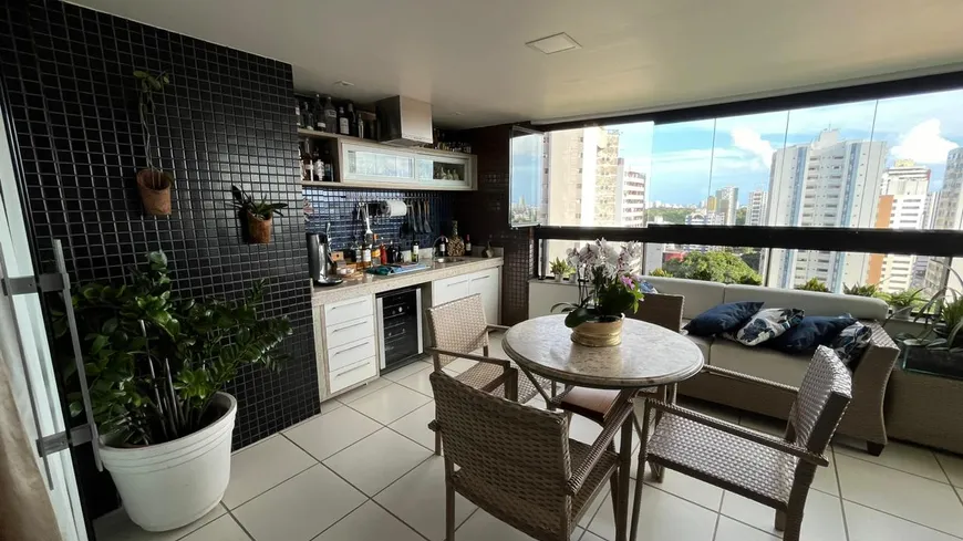 Foto 1 de Apartamento com 4 Quartos à venda, 146m² em Candeal, Salvador