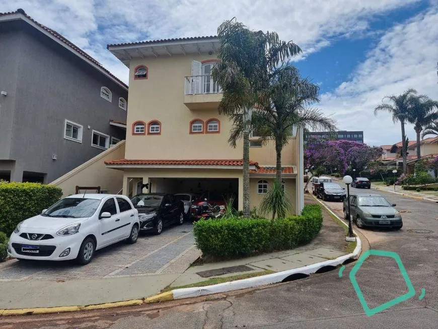 Foto 1 de Casa de Condomínio com 3 Quartos à venda, 230m² em Jardim Lambreta, Cotia