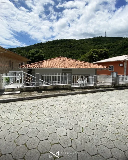 Foto 1 de Casa com 3 Quartos à venda, 90m² em Calheiros, Governador Celso Ramos