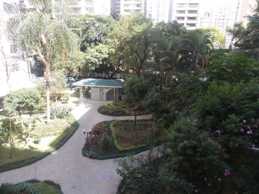 Foto 1 de Apartamento com 3 Quartos à venda, 140m² em Jardim Europa, São Paulo