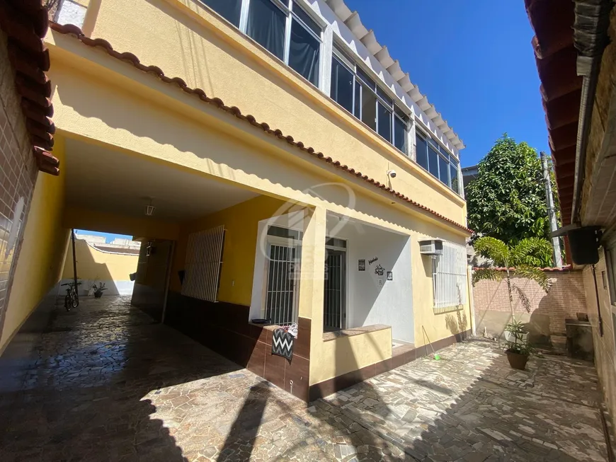 Foto 1 de Casa com 3 Quartos à venda, 200m² em Parque Laguna e Dourados, Duque de Caxias