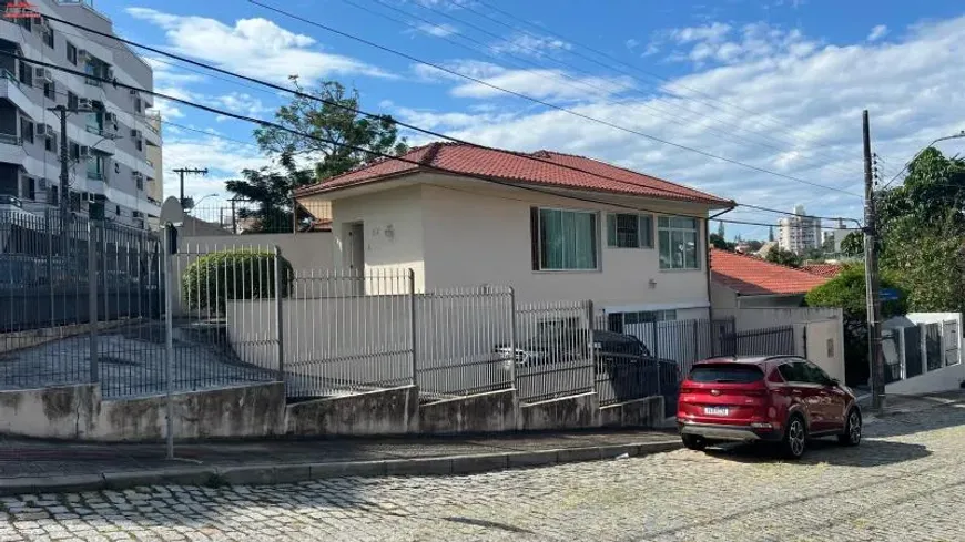 Foto 1 de Casa com 5 Quartos à venda, 221m² em Bom Abrigo, Florianópolis