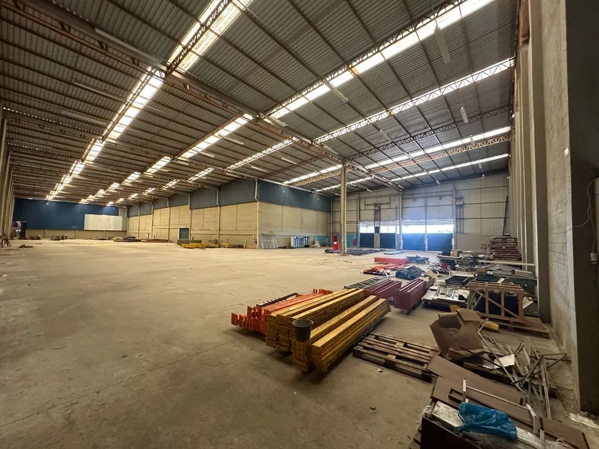 Foto 1 de Galpão/Depósito/Armazém para alugar, 3000m² em Civit II, Serra