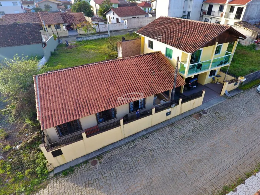 Foto 1 de Casa com 5 Quartos à venda, 206m² em Centro, Balneário Piçarras