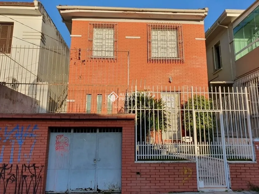 Foto 1 de Sobrado com 4 Quartos à venda, 150m² em Centro, Santa Maria