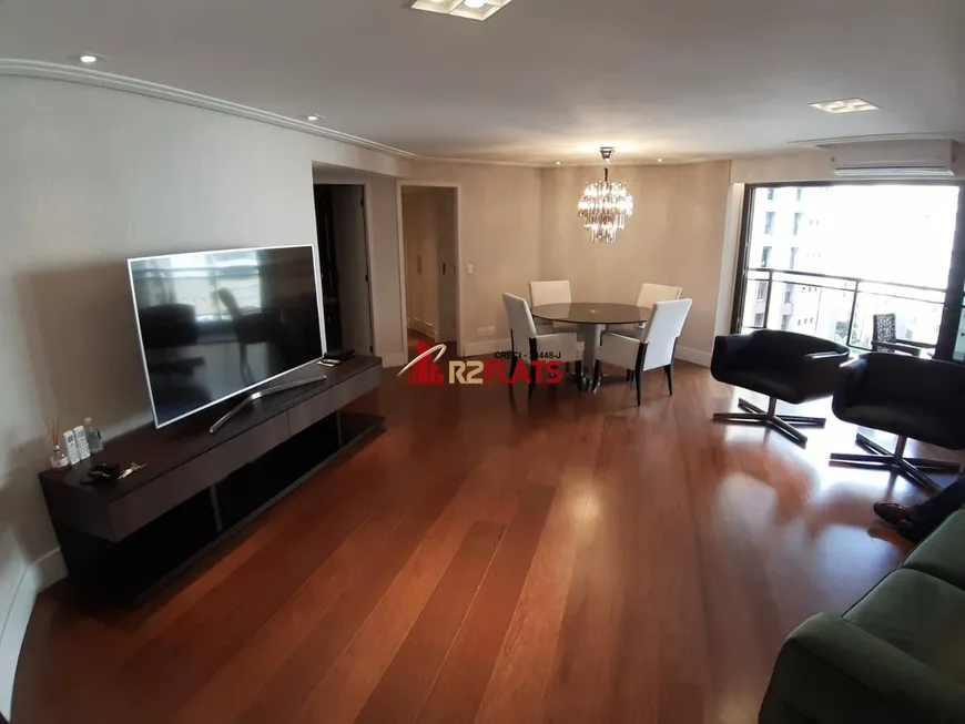 Foto 1 de Apartamento com 3 Quartos à venda, 120m² em Moema, São Paulo