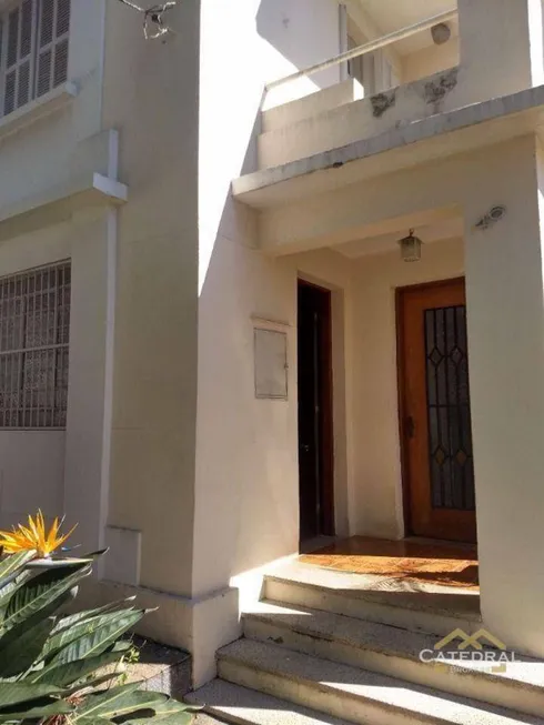 Foto 1 de Sobrado com 3 Quartos para venda ou aluguel, 234m² em Vila Torres Neve, Jundiaí