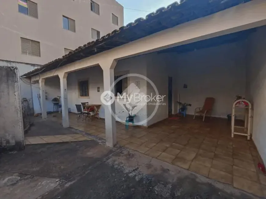 Foto 1 de Casa com 2 Quartos à venda, 189m² em Santa Mônica, Uberlândia
