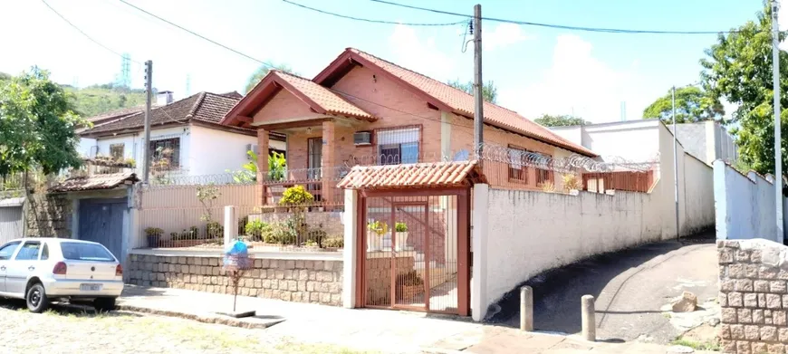 Foto 1 de Casa com 3 Quartos à venda, 218m² em Jardim Carvalho, Porto Alegre