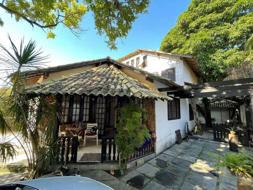 Foto 1 de Casa com 3 Quartos à venda, 180m² em Itaipu, Niterói