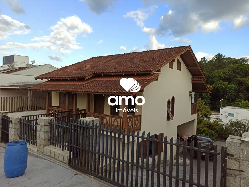 Foto 1 de Casa com 4 Quartos à venda, 250m² em Jardim Maluche, Brusque
