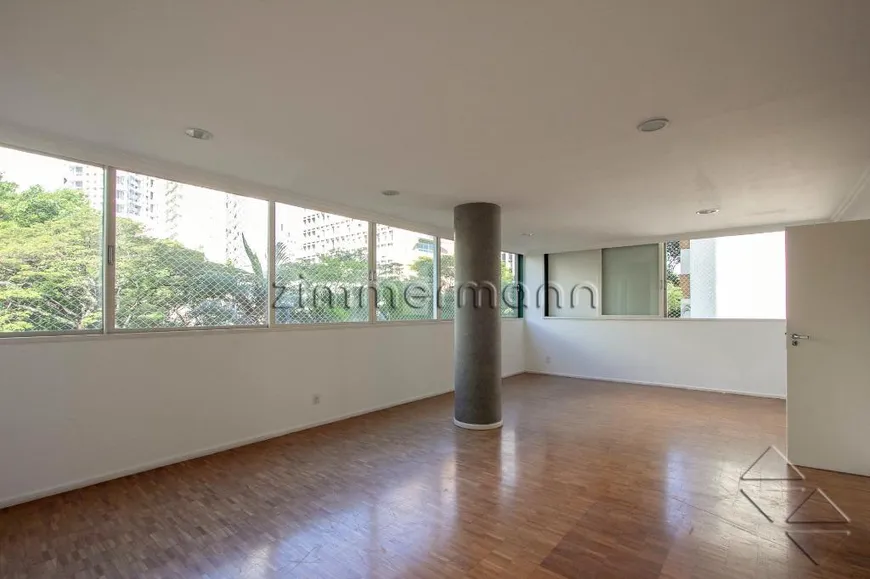 Foto 1 de Apartamento com 3 Quartos à venda, 150m² em Jardim Europa, São Paulo