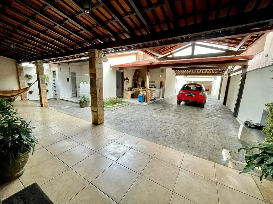 Foto 1 de Casa com 3 Quartos à venda, 284m² em Dona Clara, Belo Horizonte