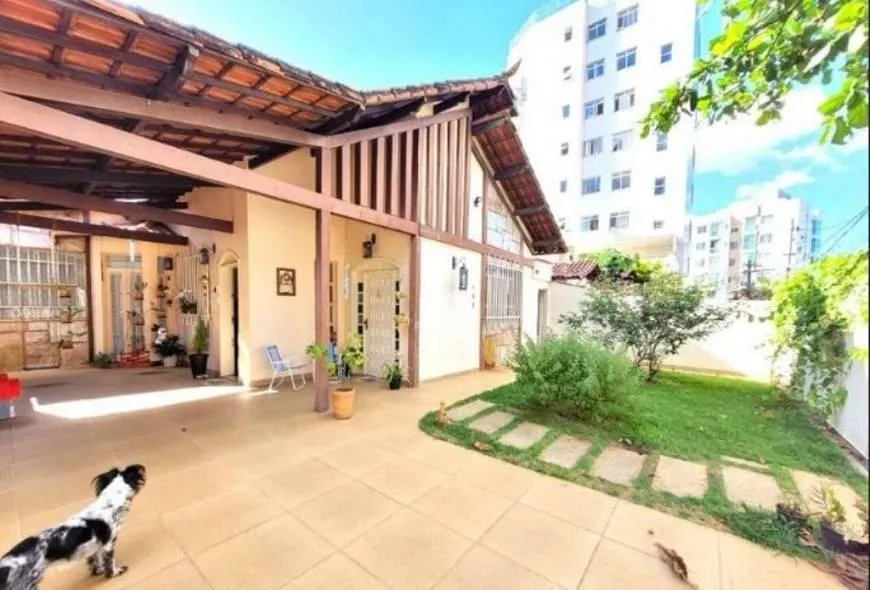 Foto 1 de Casa com 4 Quartos à venda, 396m² em Itapoã, Belo Horizonte