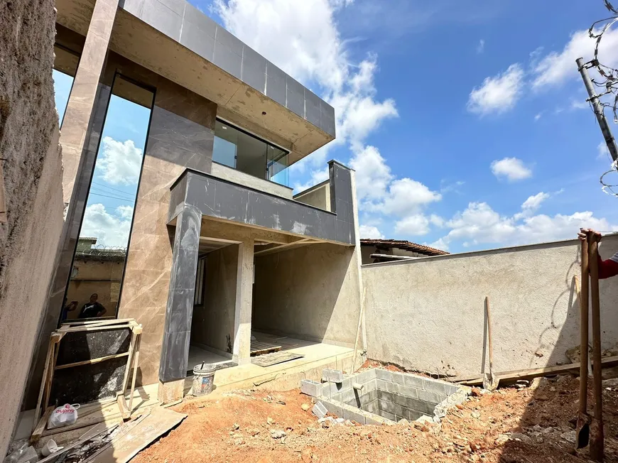 Foto 1 de Casa com 3 Quartos à venda, 180m² em Itapoã, Belo Horizonte