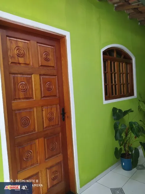 Foto 1 de Sobrado com 3 Quartos à venda, 180m² em O Pequeno Coração, Itaquaquecetuba