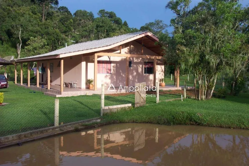 Foto 1 de Fazenda/Sítio com 3 Quartos à venda, 105m² em Zona Rural, Campina Grande do Sul