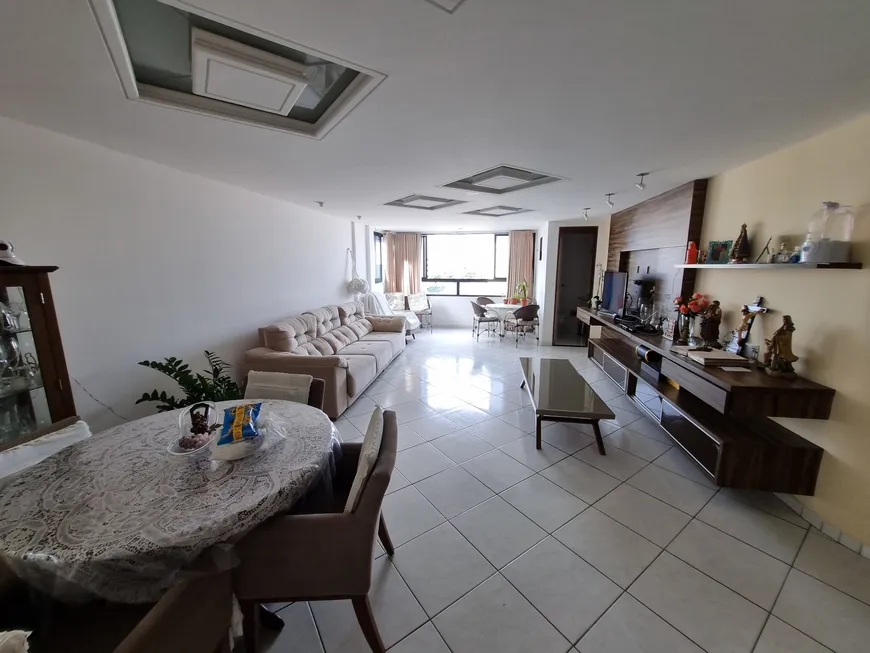 Foto 1 de Apartamento com 4 Quartos à venda, 203m² em Cabo Branco, João Pessoa
