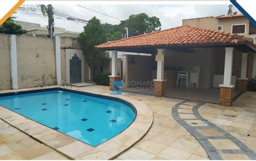 Foto 1 de Apartamento com 3 Quartos à venda, 200m² em Sapiranga, Fortaleza