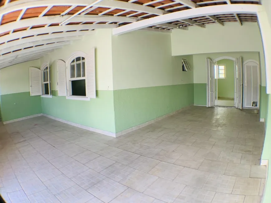 Foto 1 de Casa com 3 Quartos para alugar, 135m² em Poiares, Caraguatatuba
